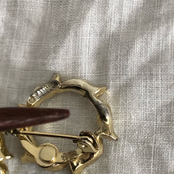 Vtg Gerry’s Leaf Wreath Shaped Brooch Pair - Picture 10 of 14